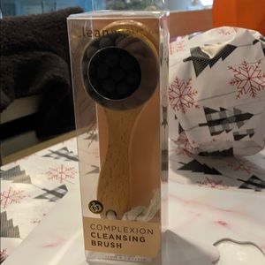 Complexion cleansing brush